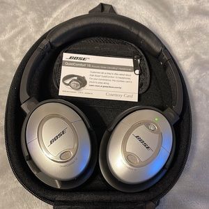 Bose Quiet Comfort 15 noise cancelling headphones